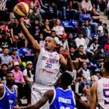 Brillantes frenó a Broncos en la capital