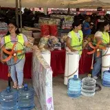 Valencia reparte ayuda humanitaria a familias de La Guaira y Caracas