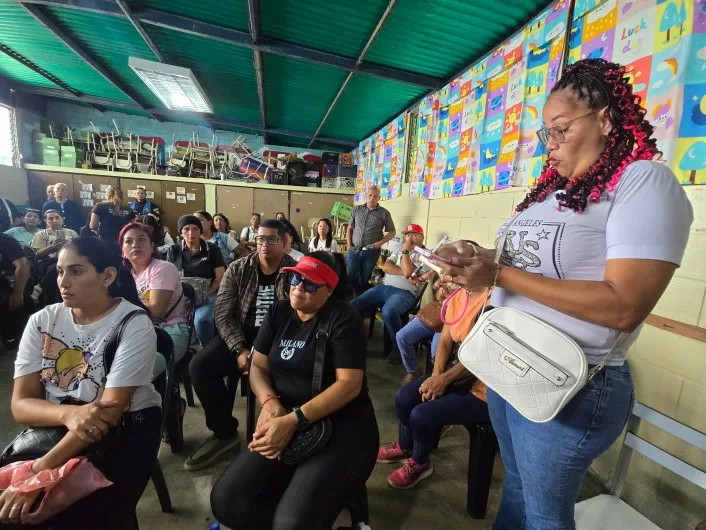 Representantes rechazan rezonificación de 1.980 alumnos en El Junquito