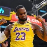 LeBron deja en duda su futuro y alimenta rumores en la NBA
