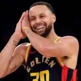 Stephen Curry sella extensión multimillonaria histórica con Golden