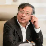 Petro afirma que dejará la presidencia al terminar su mandato y critica alerta de EEUU