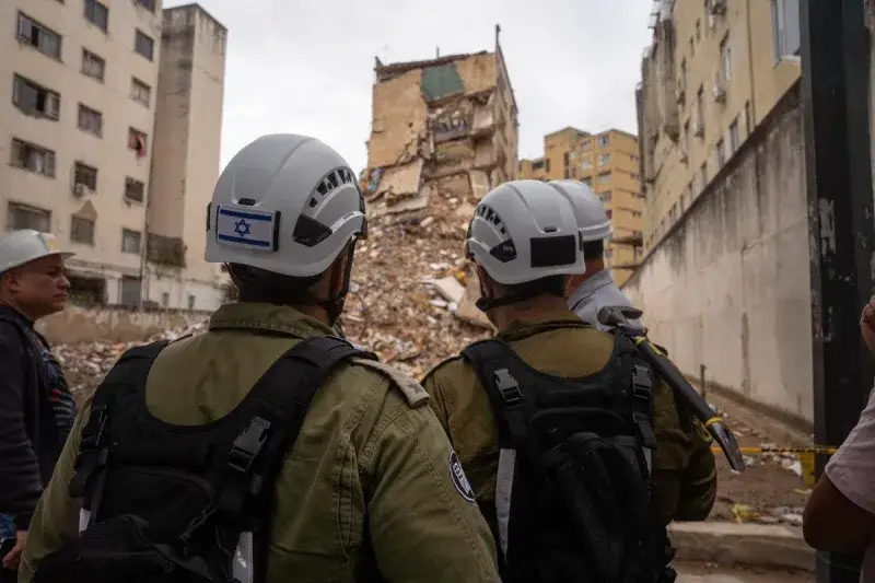 Ingenieros de Israel evalúan más de 1.300 edificios tras los sismos