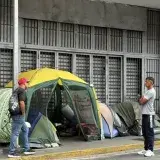 Viviendas etiquetadas como peligrosas obligan a familias a acampar