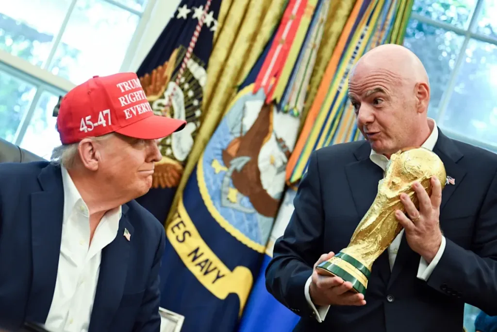 Trump estará en la final del Mundial 2026 y entregará el trofeo con Infantino