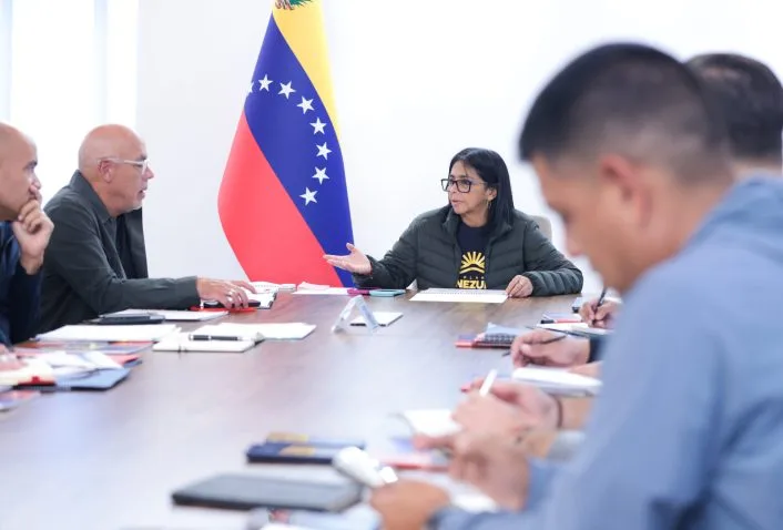 Delcy Rodríguez crea fondo de 200 millones para reparar edificios