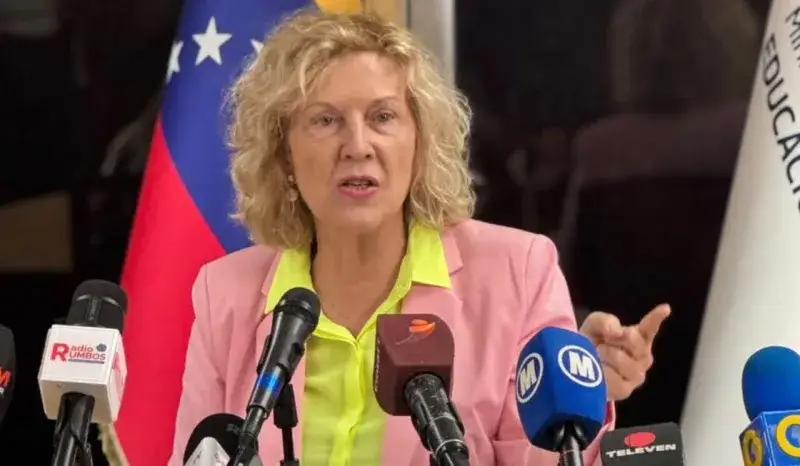 Ana María Sanjuán plantea reforma universitaria ante crisis