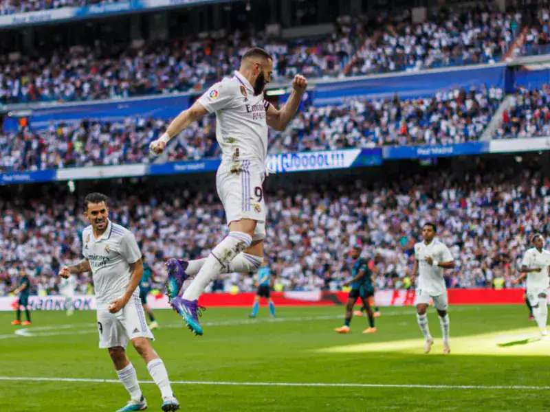 Real Madrid golea con tripleta de Benzema