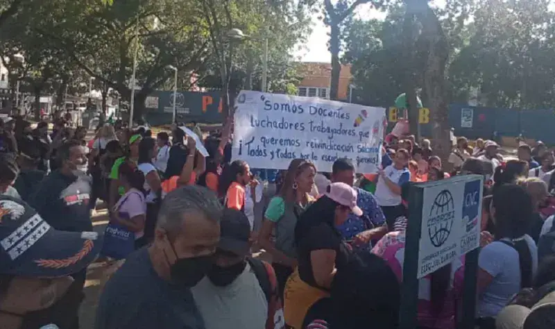 Docentes retomarán las protestas de calle 9 de enero