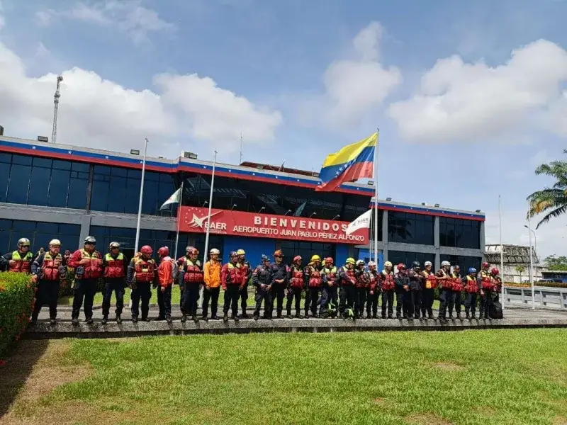 Rescatistas de 24 estados se despliegan en Caracas y La Guaira tras sismos