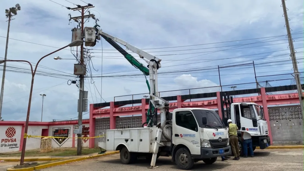Sustituyen tres transformadores eléctricos en sectores de Cabimas