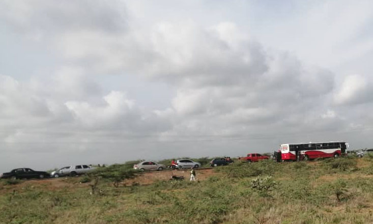 Cierran la Troncal del Caribe en Guajira para protestar por cortes de luz