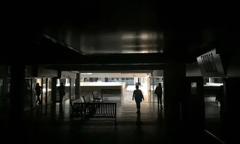 Reportan 3 bajones en hora y media en al menos 13 estados y Caracas