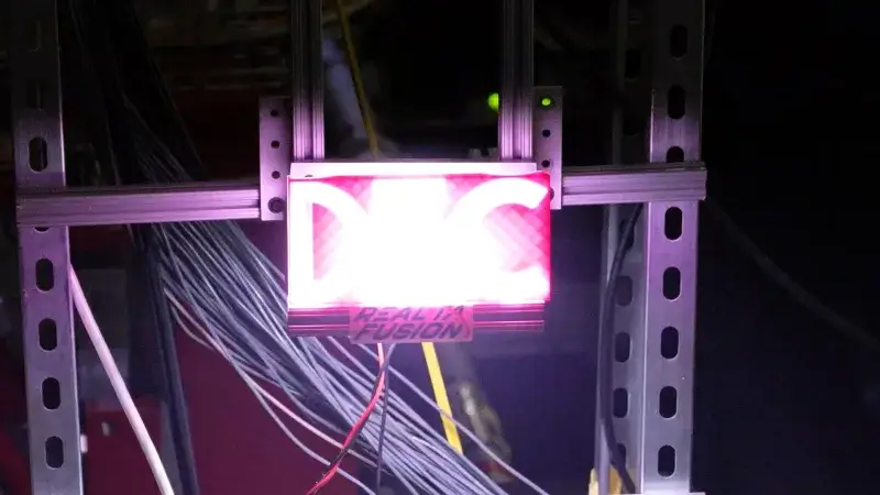 Realta Fusion logra encender una bombilla con electricidad directa de una reacción de fusión