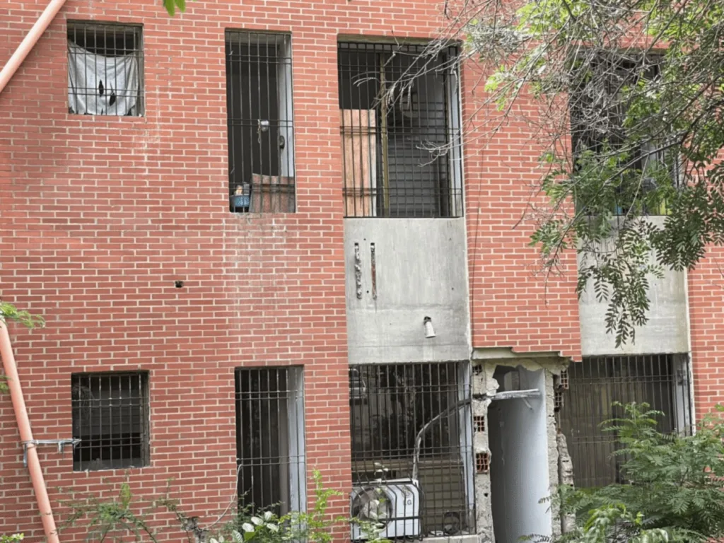 Familiares de presos políticos alzan una mesa por sus vidas