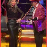 
			Milly Ordóñez y Toni Rovira. Manifestando con el portal 1111		