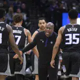 NBA nombra a Mike Brown Entrenador del Año