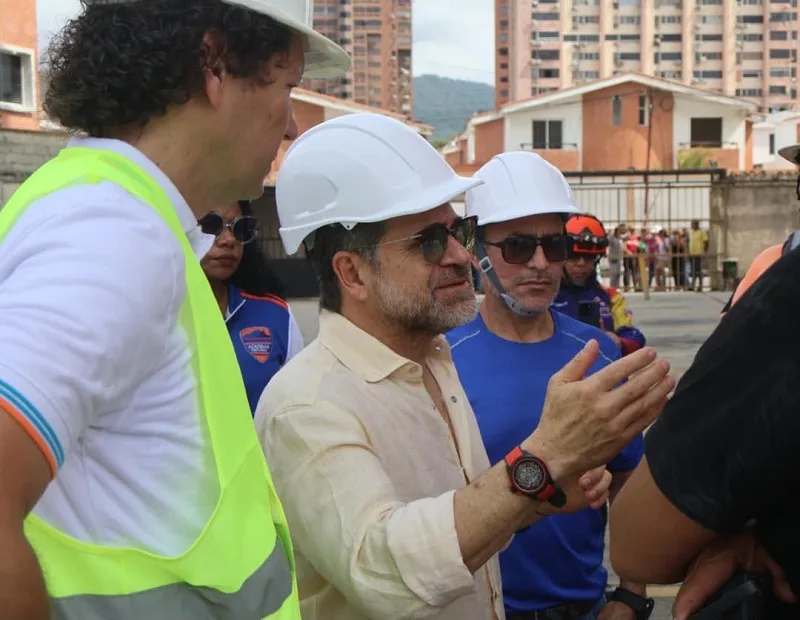 Evalúan daños en conjuntos residenciales de Puerto Cabello