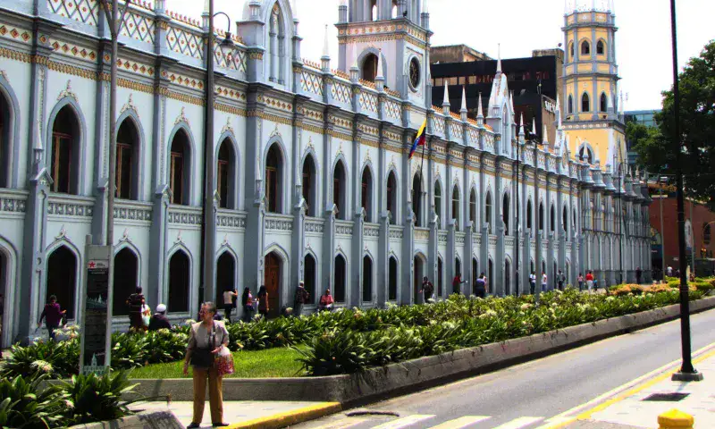 Conmemoran 140 aniversario de Academia de la Lengua Española