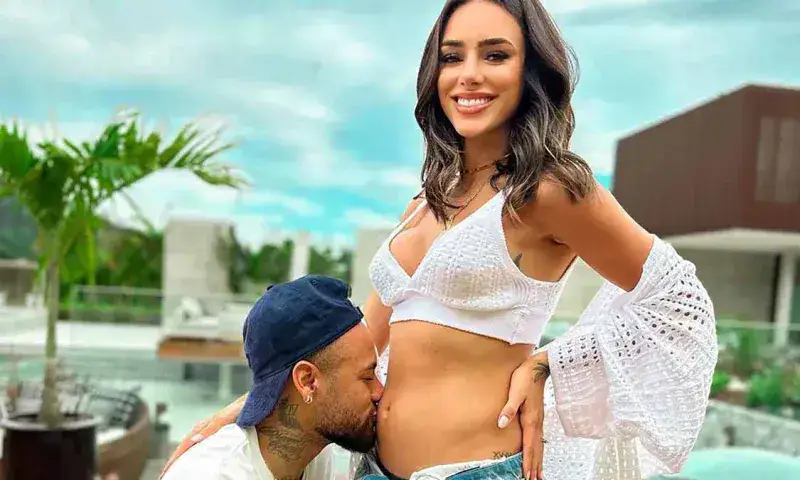 Novia de Neymar anuncia que está embarazada