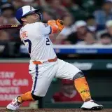Altuve firma su juego multihits 700 con los Astros