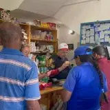 Autoridades impulsan financiamiento a comercios de La Guaira