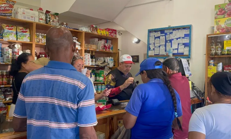 Autoridades impulsan financiamiento a comercios de La Guaira