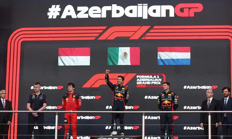 'Checo' Pérez gana en Azerbaiyán
