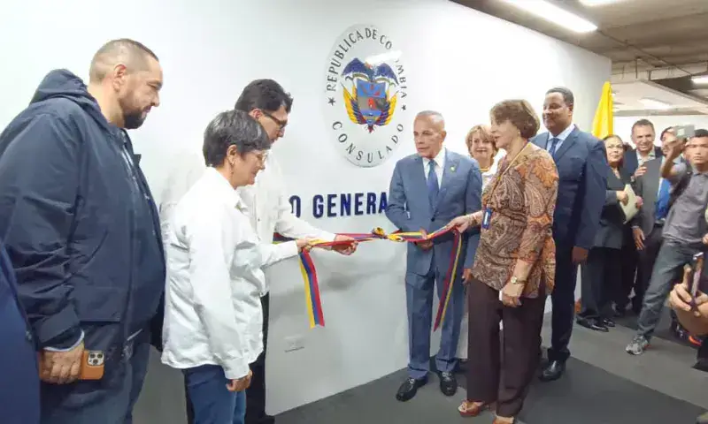 Rosales celebra la reapertura del consulado colombiano en Maracaibo