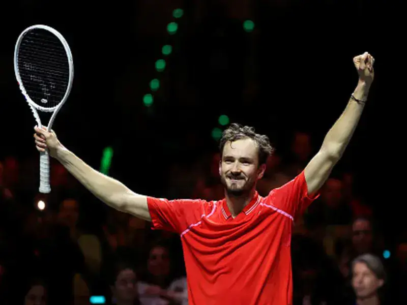 Medvedev brilla en Montecarlo