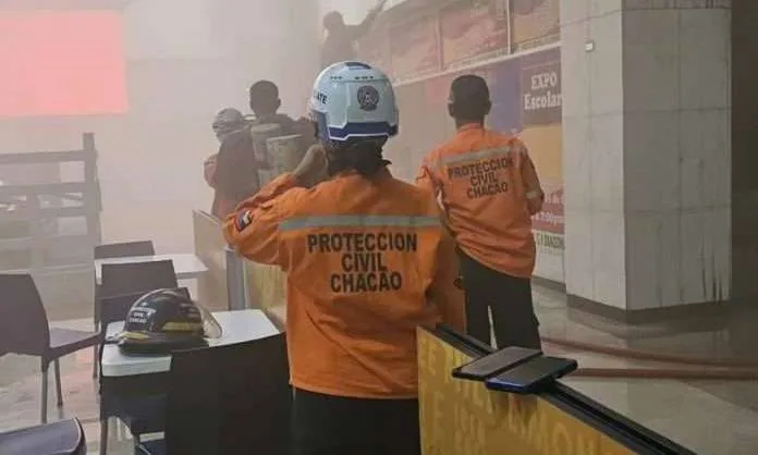 Cinco afectados dejó fuego en librería del CCCT