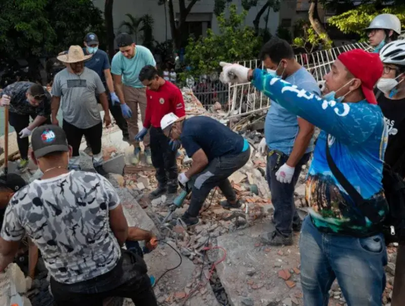 Piden dotación básica para voluntarios que rescatan tras el doblete sísmico