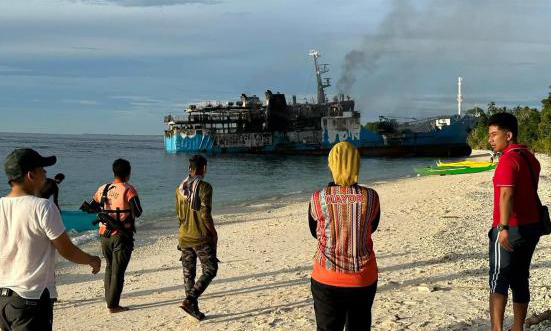 Al menos 31 muertos al incendiarse ferry en Filipinas
