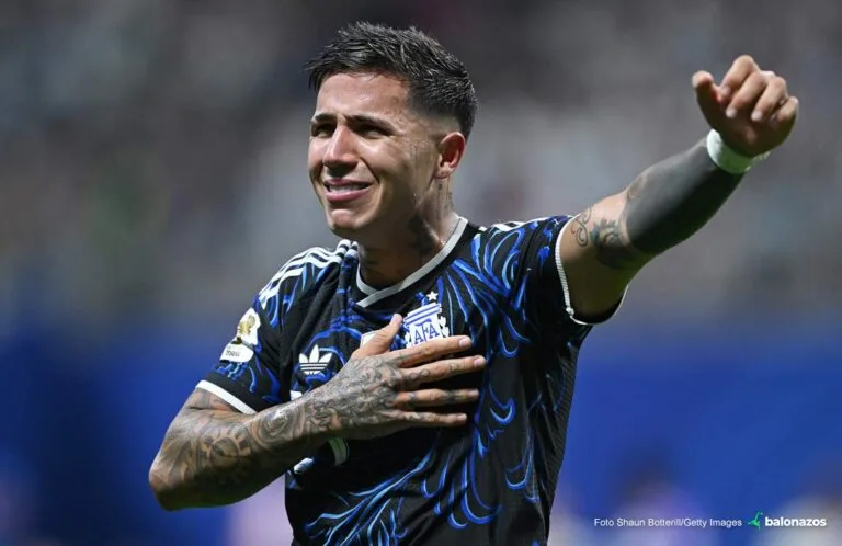 Argentina remonta a Inglaterra y avanza a la final mundialista