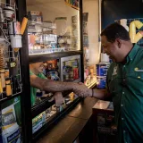 Auguran aumento de clientes en Los Plataneros por asfaltado de la Alcaldía