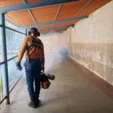 Cabimas fumigó la U.E. Juan Antonio Pérez Bonalde en una jornada integral