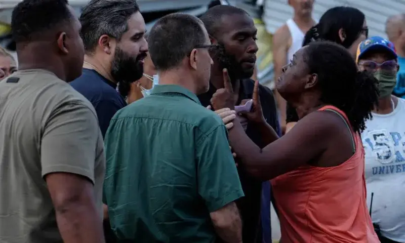 Ciudadanos de La Guaira exigen justicia tras terremotos