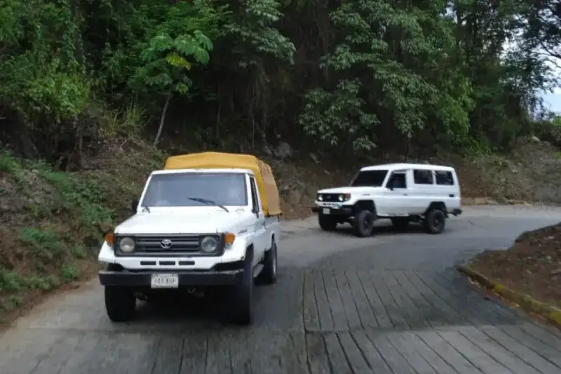 Restablecen paso vehicular entre Galipán y La Guaira