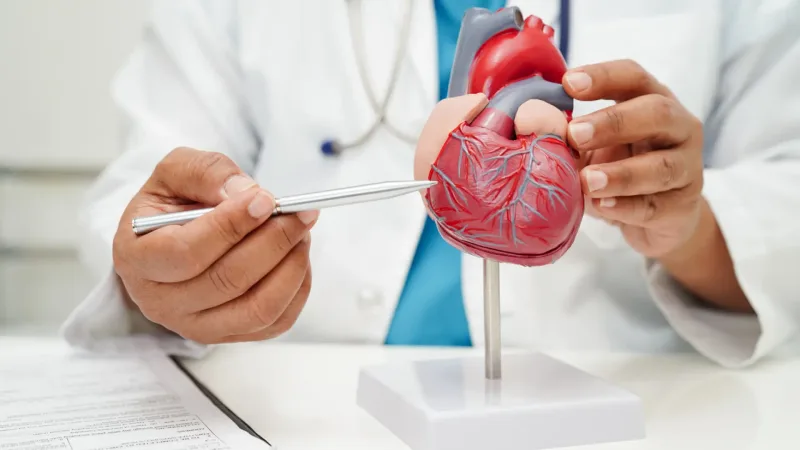 Cardiopatía isquémica: así se detectan sus síntomas y factores de riesgo