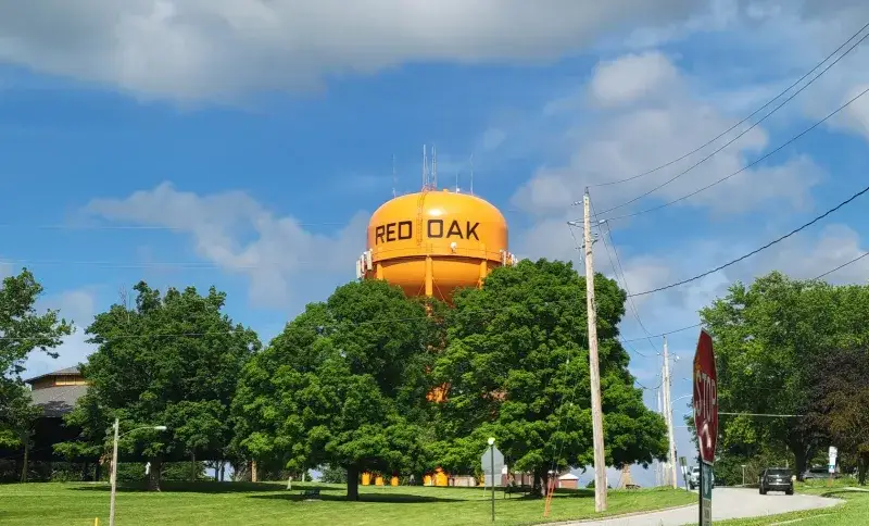 File:Red Oak, Iowa, Watertower.jpg