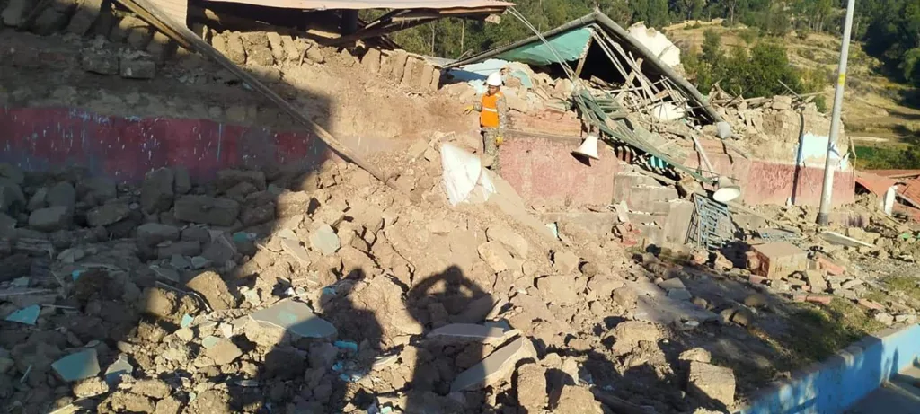 Sismo en Perú deja seis fallecidos y decenas de heridos