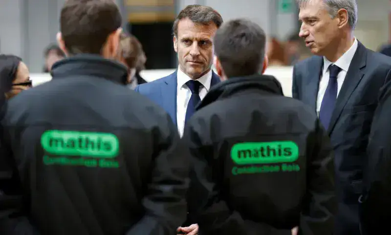 Abuchean a Macron en primer viaje para promover la reconciliación nacional