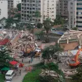 Sigue la búsqueda de 11 niños entre los escombros de Residencias Caribe