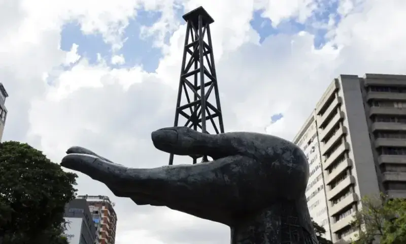 Inversionistas pisan el acelerador en el crudo venezolano