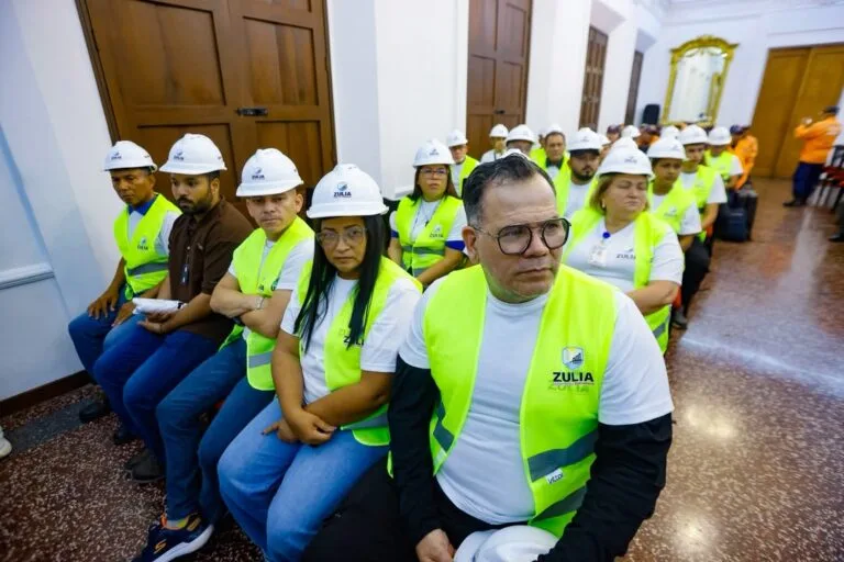 90 profesionales del Zulia llegan a La Guaira para evaluar