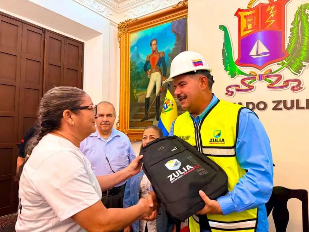 Ingenieros venezolanos se movilizan para evaluar daños tras terremoto