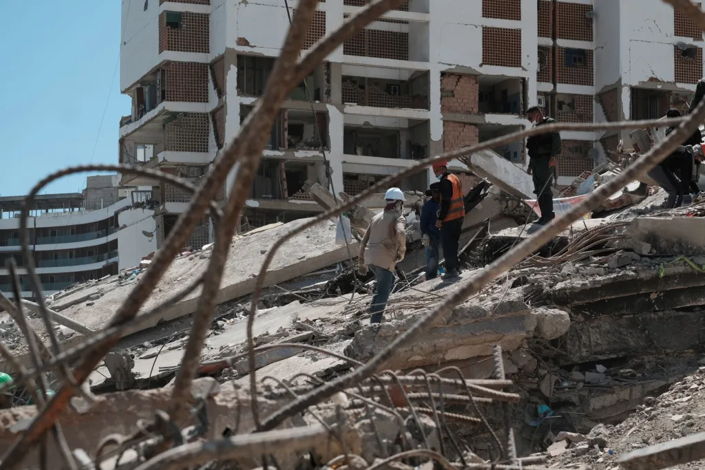Retiran 6.712 toneladas de escombros en La Guaira y persisten