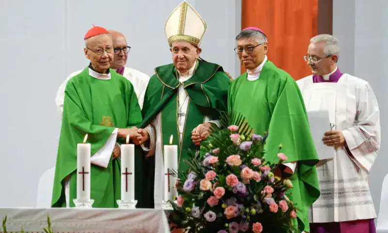 El Papa celebra una misa para el pequeño rebaño católico de Mongolia