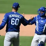 Henríquez toma fuerza en el relevo de los Dodgers tras salvar su primer juego