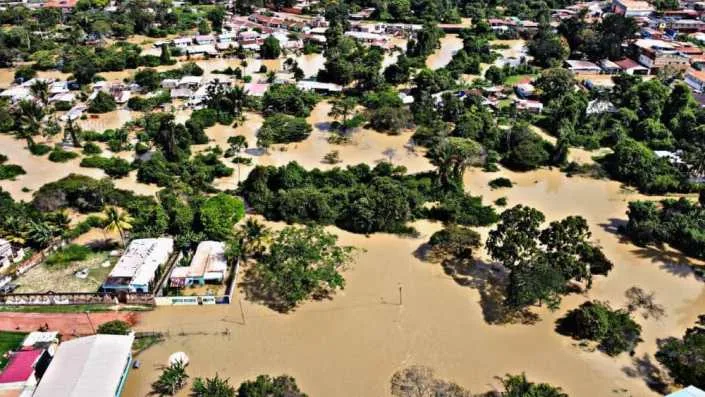 UCAB Guayana activa alerta por crecidas en Santa Elena
